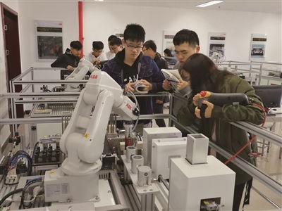 以新興能源技術研發(fā)為引擎，創(chuàng)建一流應用科技型大學的新路徑